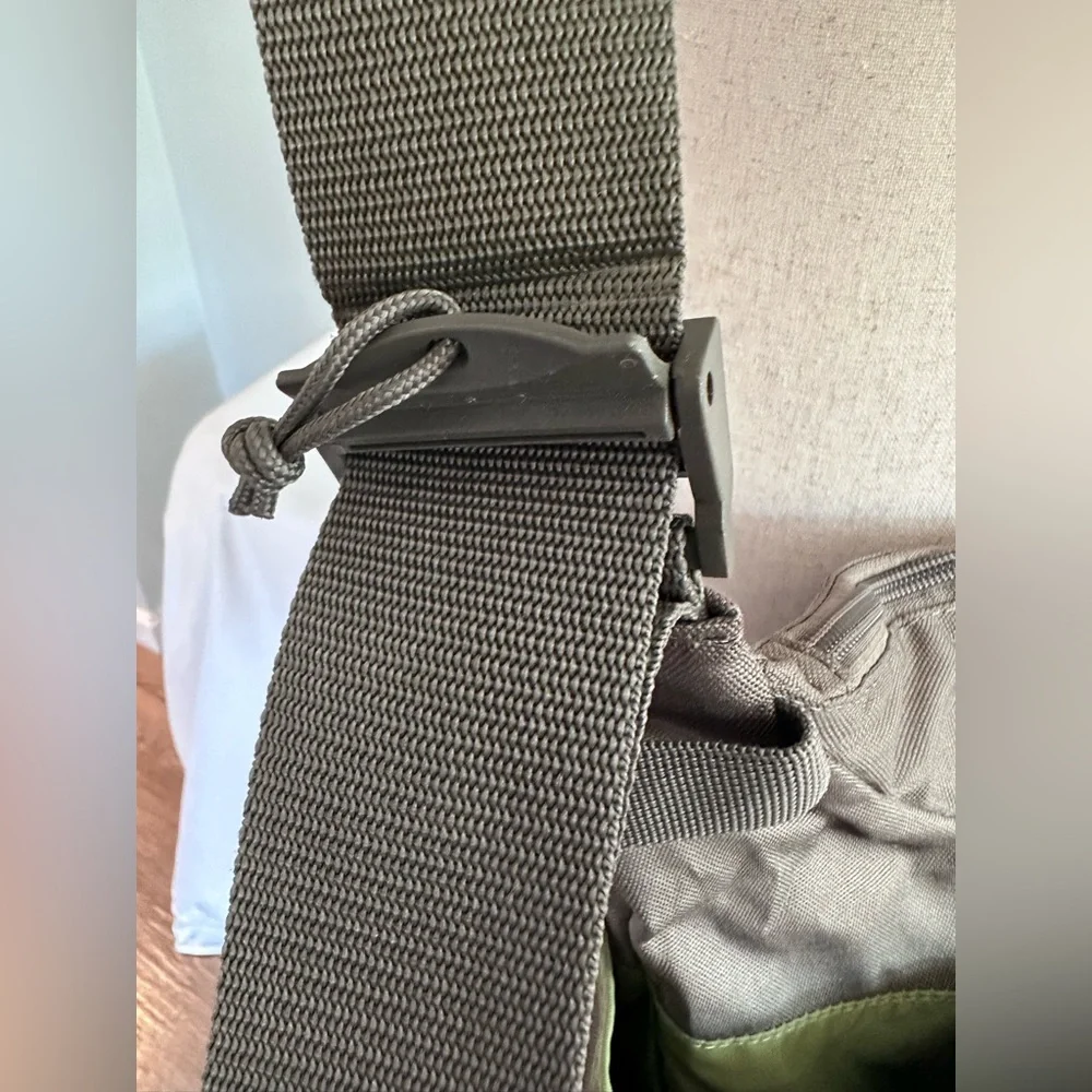 Lowepro Olive Green Passport Sling II Camera Bag/Travelbag